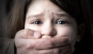 Шешіндіріп үлгерген: ШҚО-да 11 жастағы қызды зорлауға әрекеттенген педофил қылмыс үстінде ұсталды