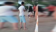 Сайрандағы төбелесте жерде жатқан адамның басынан ұрған: Желіде жаңа видео пайда болды