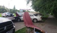 ШҚО-да дүлей дауыл тұрды: Үй шатырлары мен көліктер қирады