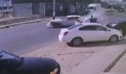 Атырауда екі бірдей LADA көліктерінің соғысқан сәтінде түсірілген видео пайда болды