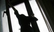 Құтқарушылар 9-қабаттан құлап кете жаздаған баланы қалай аман алып қалғанын айтты