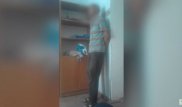 Педофилді ұрып, видеоға түсірген полицей жұмыстан қуылды