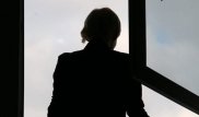 Астанада 64 жастағы әйел көпқабатты үйден құлап кетті