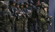 Париж түбінде көлік жүргізушісі әскерилерді қағып, оқиға орнынан қашып кеткен