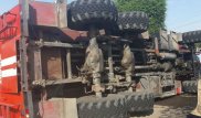Алматыда оқиға орнына бара жатқан өрт сөндіру көлігі аударылып қалды
