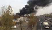 Алматылықтар Райымбек даңғылының бойында тараған қара түтінді видеоға түсіріп алды