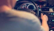 Денсаулық сақтау министрлігінің жүргізушісі қызметтік көлікпен ұрлыққа шығып отырған