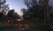 Алматыда жүргізуші жаяу жүргіншілерге арналған жолда қызды қағып кетті