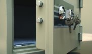 Астанада 42 жастағы әйел сейфтен 10 миллион теңге ұрлап кеткен