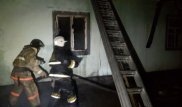 Алматыда шаруашылық ғимарат пен жеке үй өртенді