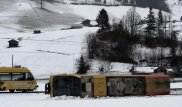 Швейцарияда қатты соққан желден пойыз рельстен шығып кетті