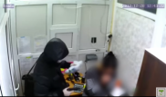 Алматыда сауда орталығындағы ломбардқа жасалған қарақшылық шабуыл: Күдікті ұсталды