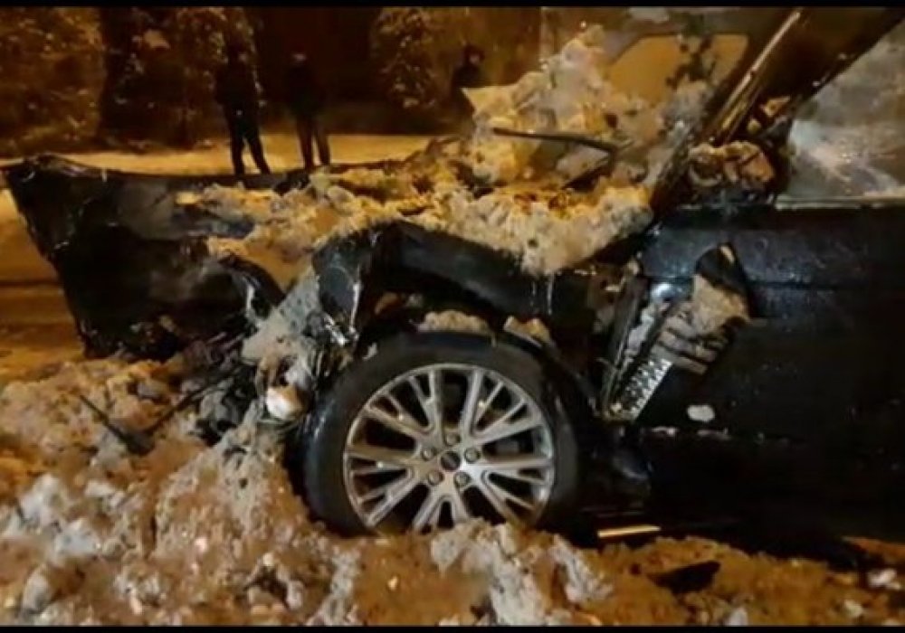 Талғарда болған жол апатынан Range Rover мыжылып қалды: Бір адам қаза тапты