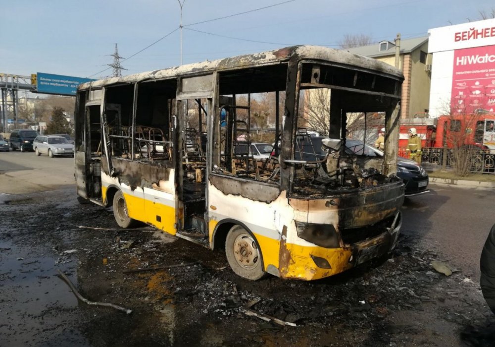 Шымкент орталығында автобус өртенді