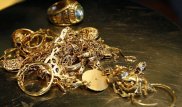 Ақтауда 24 жастағы өзбек азаматшасы зергерлік бұйымдардың контрабандасымен ұсталды