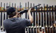 Америкада мектеп мұғалімдеріне қару ұстауға рұқсат етілді