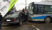 Алматыда Mercedes пен автобус соқтығысты: 8 адам зардап шекті