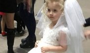 Максим Галкин төрт жасар қызының қалыңдық кейпіндегі суретін жариялады