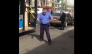 Алматыда жолаушы қыз өзін балағаттаған автобус жүргізушісін видеоға түсіріп, жариялады