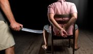 "Тырнақтарын жұлып, зорлық көрсеткен". Әйелін қызғанған астаналық өз досын жауыздықпен қинаған