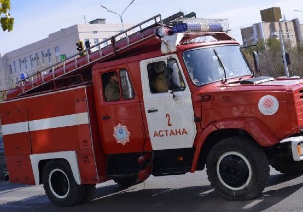 Астанада мектептен өрт шықты: Шамамен 2000 адам эвакуацияланды
