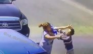 Ақтауда жол бойында төбелескен әйелдердің видеосы Желіде жарияланды