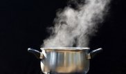 Балабақша тәрбиешісі баланың үстіне қайнаған сорпа төгіп алды