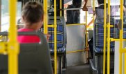 "Беті ісіп, миы шайқалған". Кондуктор алматылық әйелді ұрып-соқты