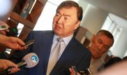 Денис Тенге арналған жан тебірентерлік өлеңді Олжас Сүлейменов емес, дәрігер жазған болып шықты