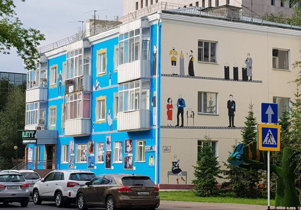 Астанада картиналар бейнеленген үй пайда болды