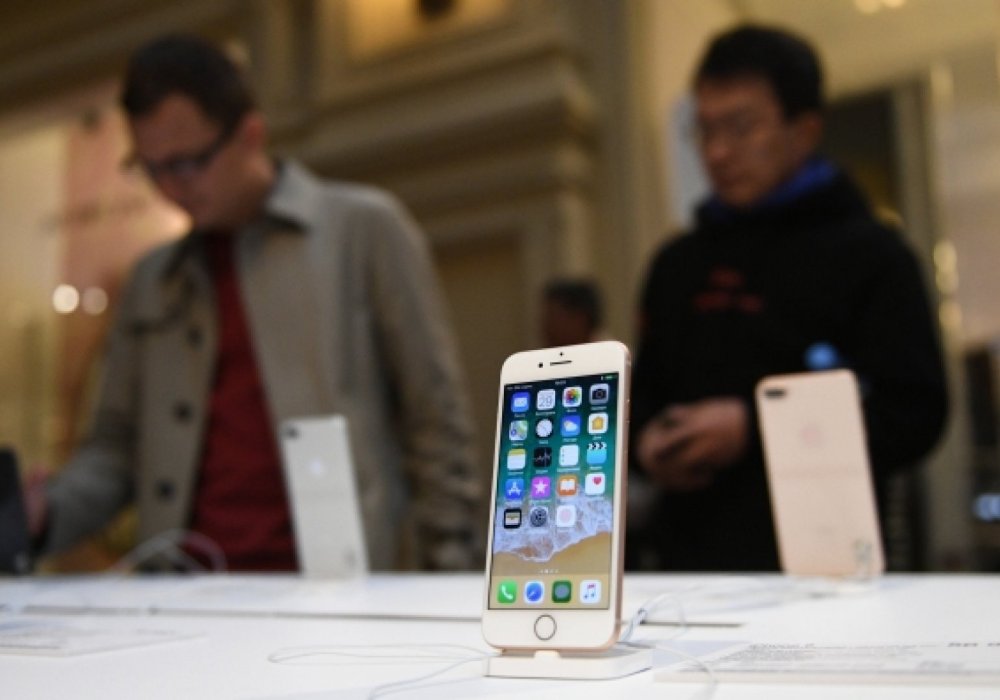 Apple өкілдері ақауы бар iPhone 8 смартфондарын анықтады