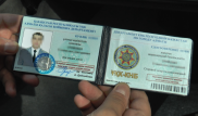 Алматылық жүргізушіден ҰҚКД-нің жалған куәлігі, бита мен кісендер тәркіленді