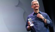 Тим Кук iPhone смартфонын сирек қолданатынын мәлімдеді