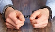 Алматыда жалғызбасты аналарды алдап келген ер адам ұсталды