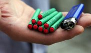 Ресейде оқушылар сәби жатқан арбаға петарда лақтырған