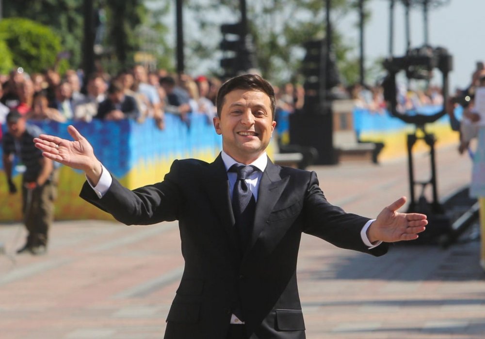 Зеленский отставка туралы петицияны қарастырмайтынын мәлімдеді
