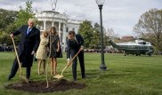Трамп пен Макрон еккен "Достық емені" қурап кетті