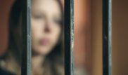 Ақтөбеде әйел адам полиция ғимаратында тергеушіні ұрып-соқты