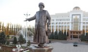 "Қаңылтырмен жапқан". Тараздағы Жамбыл Жабаевтың ескерткіші дауға айналды
