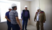 Атырауда ескі жатақхана тұрғындары үшін жаңа көпқабатты үйлер салынып жатыр