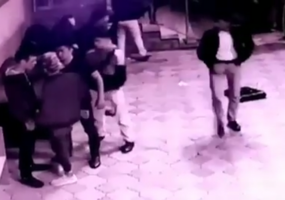Алматыда 15 жастағы жеткіншек ер адамды пышақтап кеткен