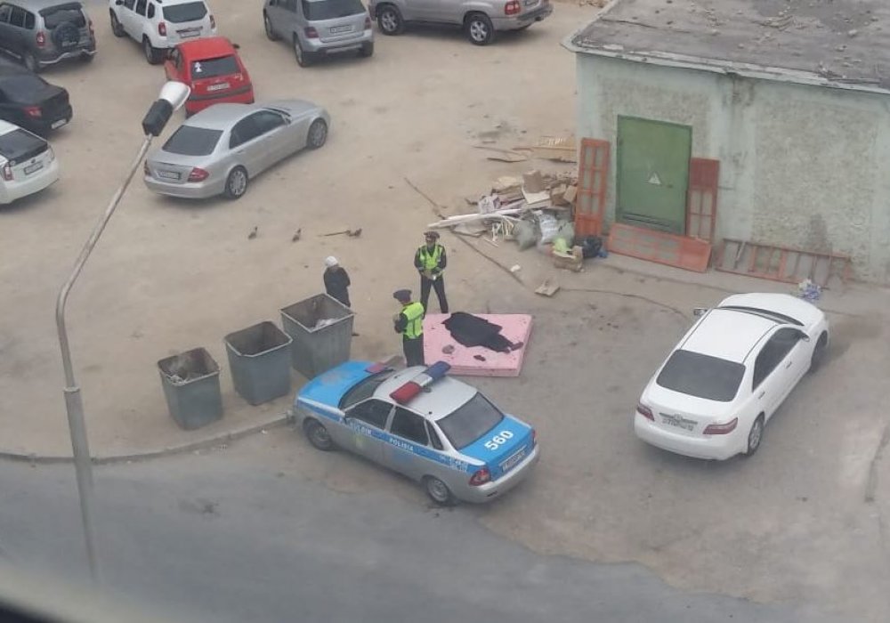 Ақтауда қоқыс контейнерінің жанында мәйіт табылды