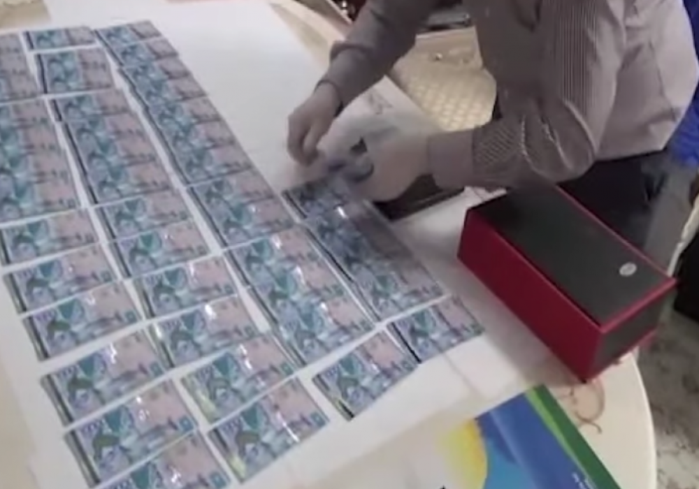 Ақмола облысында шенеунік пара алып жатқан жерінен видеоға түсіп қалған