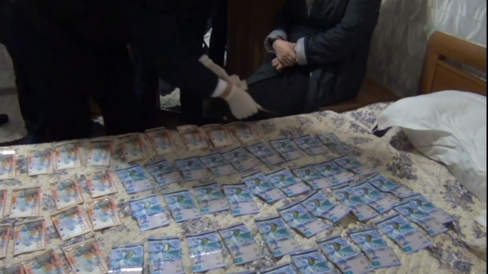 Маңғыстау облысында департамент басшысы пара алған - видео