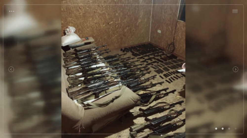 Шымкентте қарумен қашқан сарбаздың ісі: 29 автомат пен 28 тапанша тәркіленді