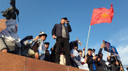 Қырғызстанда митинг: Мыңдаған адам милиция қоршауын бұзып өтті