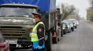 Таразда ер адам блокбекетте полицейді ұрып-соққан
