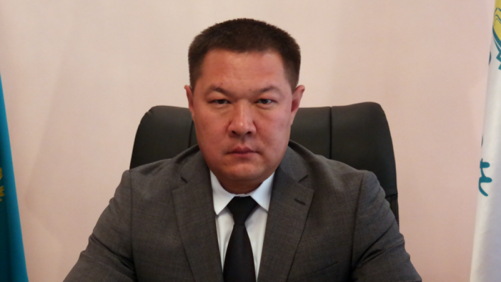 Алматыда ауданның экс-әкімі миллиондаған ақша жымқырғаны үшін сотталды