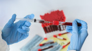 COVID-19-ға қарсы вакцинаның қауіпті симптомдары аталды