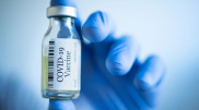 Коронавирус: ғалымдар вакцинаны сынау мерзімін қысқартудың салдарын айтты
